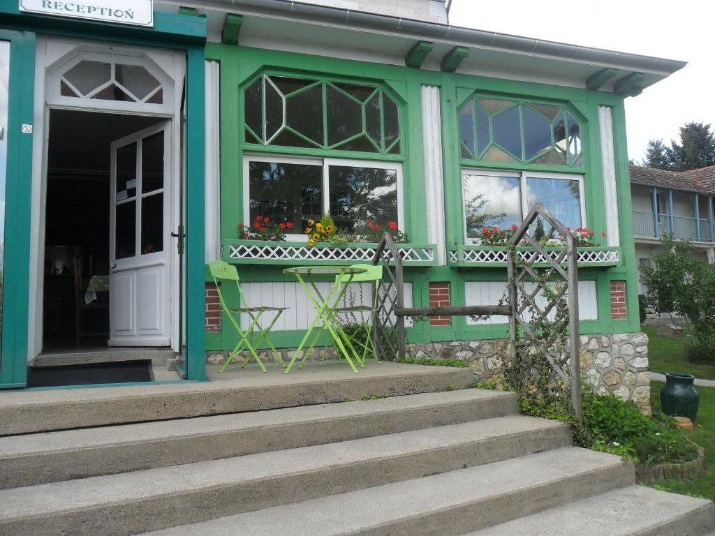 Hotel La Buissonniere Bannay  Экстерьер фото