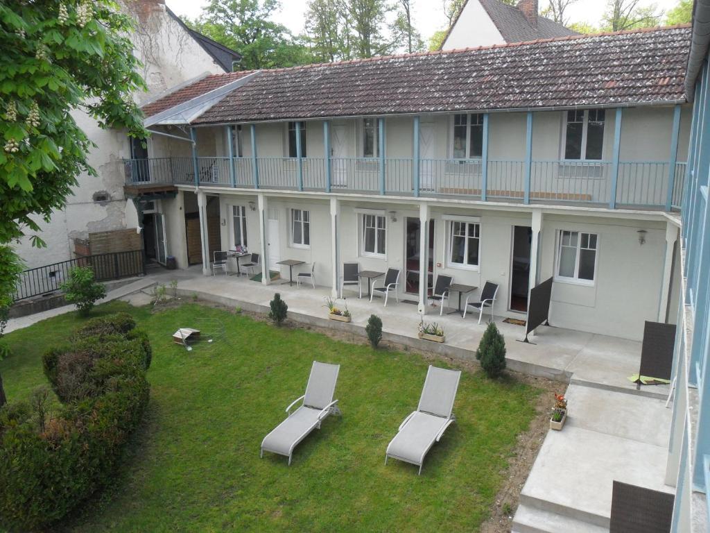 Hotel La Buissonniere Bannay  Экстерьер фото